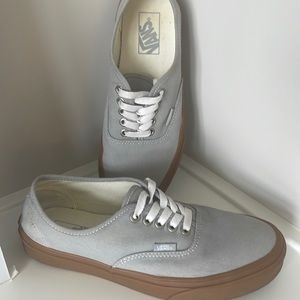 VANS off the Wall. Light Grey. Gum soles/soled. Low top. Men 8.0 / Women 9.5